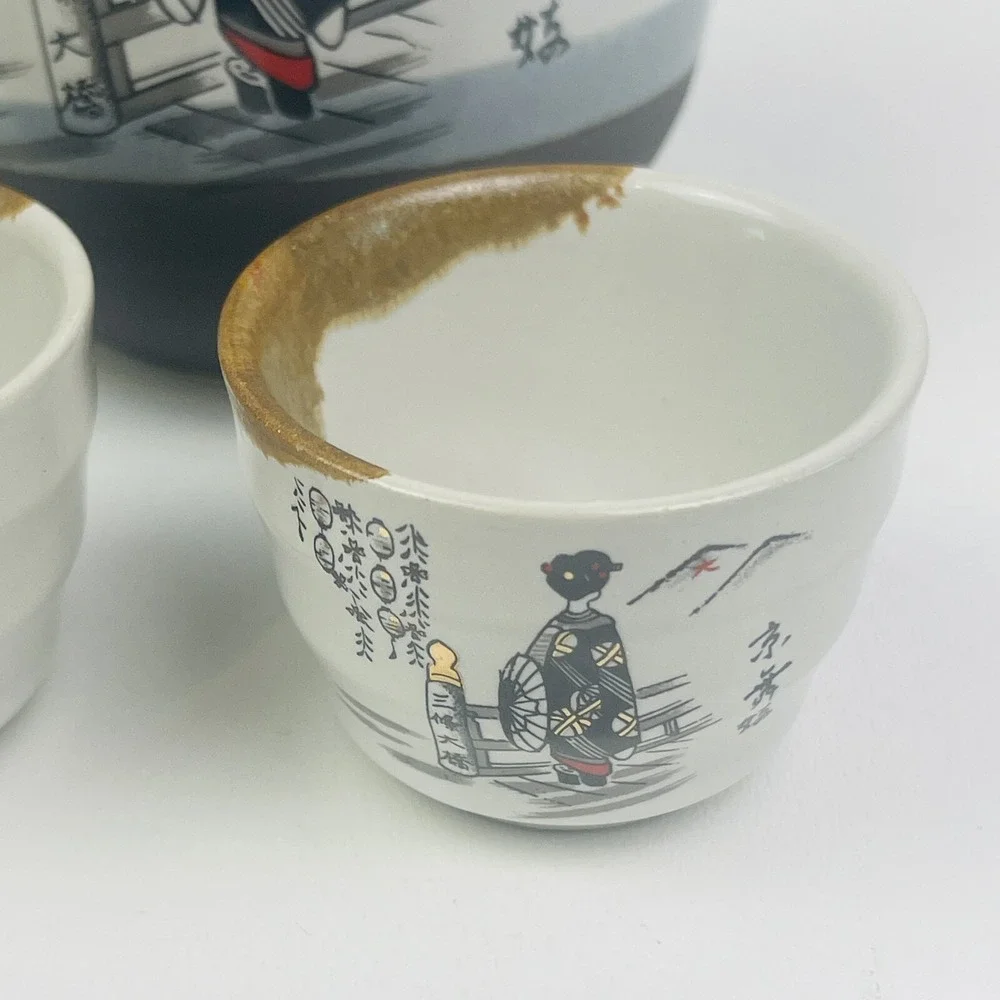 Tokkuri Sake‎ Bottle and Ochoko Sake Tea Cup Handpainted Geisha Design